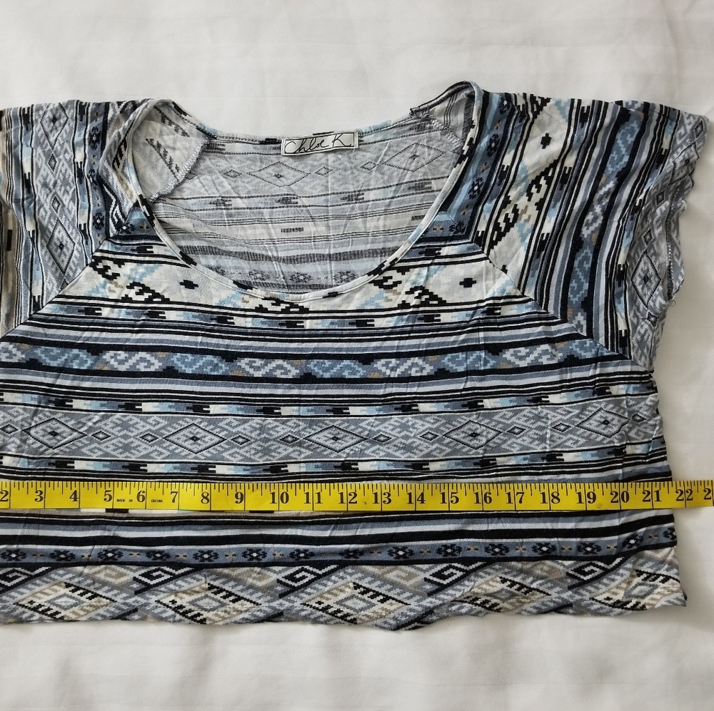 Chloe K Oversized Crop Top - Picture 6 of 6